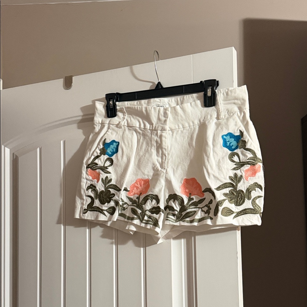 Crown & Ivy White Shorts with Floral Embroidery